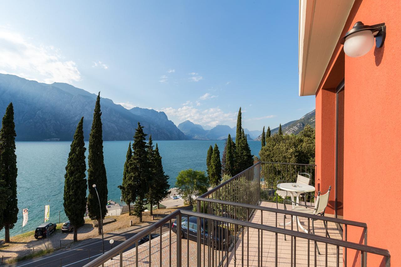 Hotel Oasi Beach Malcesine Exterior photo