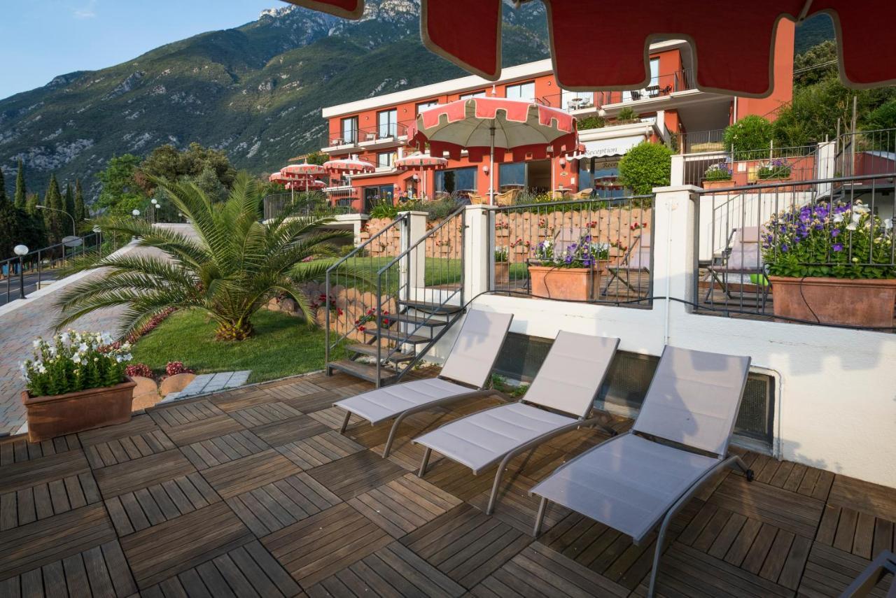 Hotel Oasi Beach Malcesine Exterior photo